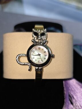 Vintage Avon Gold Cat Women's Bracelet Watch - Quartz